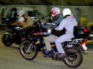 $B%5%P%9$N9)K<$X8~$+$&(B